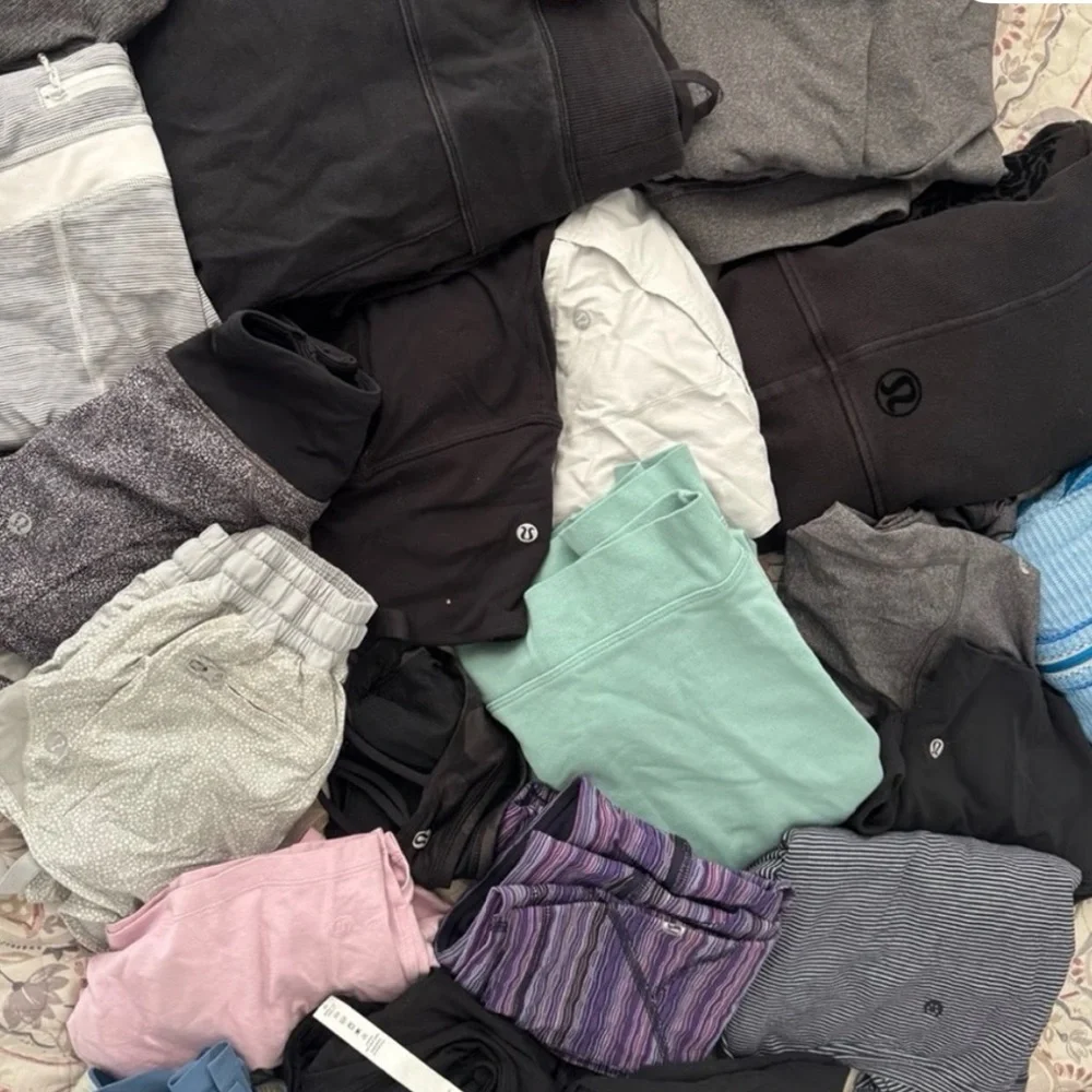 8 CLOTHING ITEMS MYSTERY BOX - Picture 4 of 10